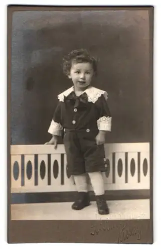 Fotografie A. Schiemann, Niesky, Kind mit lockigem Haar