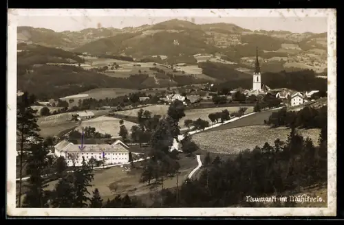 AK Neumarkt im Mühlkreis, Ortsansicht mit Kirche und Bergpanorama