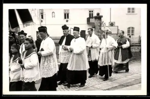 Foto-AK Hirschbach, Firmungsprozession mit Geistlichen und Ministranten, 1956