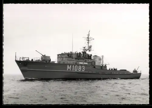 AK Minensuchboot der Bundesmarine M 1083 Ulm langsame Fahrt laufend