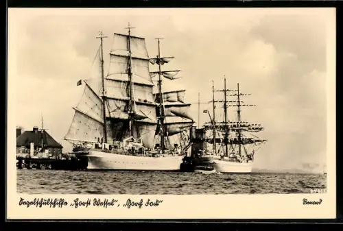 AK Segelschulschiffe der Kriegsmarine  und Gorch Fock im Kieler Hafen