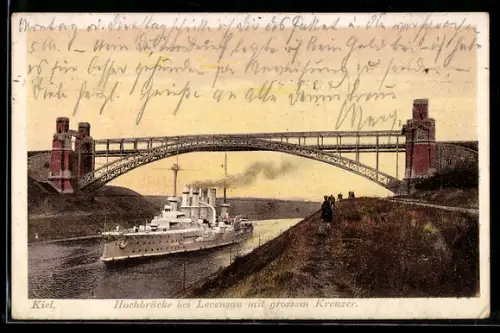 AK Hochbrücke bei Levensau mit grossem Kreuzer der Kaiserlichen Marine, Kriegsschiff