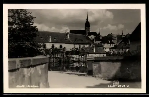 AK Jindr. Hradec, Ortspartie mit Kirche