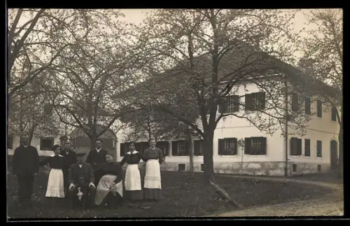 AK St. Martin im Innkreis, Blick auf das Gasthaus mit Belegschaft