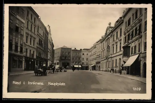 AK Ried i. Innkreis, Blick auf den Hauptplatz mit Geschäften