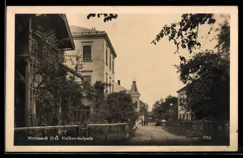 AK Mettmach /O.Ö., Volksschulplatz