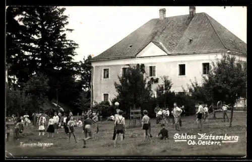 Foto-AK Kirchdorf am Inn, Katzenberg, Schloss Katzenberg, Ferienlager, Kinder beim Fussballspiel