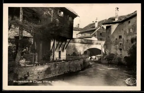 AK Mauterndorf im Lungau, Brücke und Häuser am Fluss