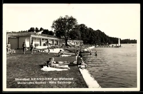 AK Henndorf am Wallersee, Strandbad mit Badegästen