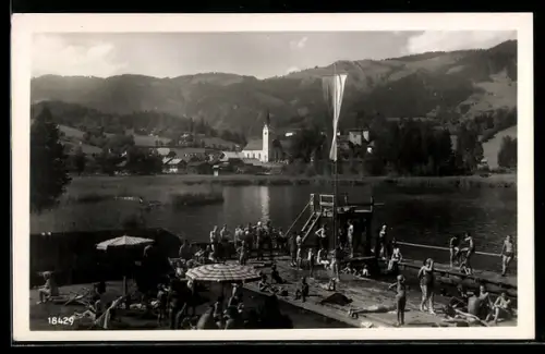 AK Goldegg im Pongau, Blick vom Schwimmbad auf Schloss und Ort