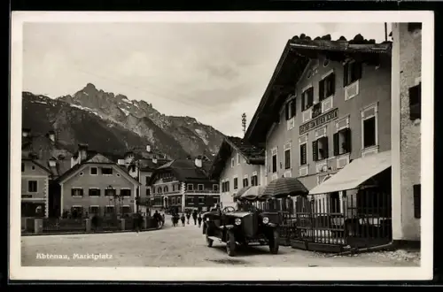 AK Abtenau, Marktplatz mit Gasthof zum Rothen Ochsen, Bergpanorama