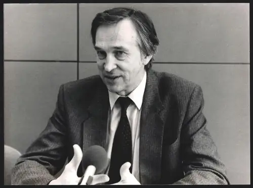 Fotografie Valentin Falin, Botschafter der UdSSR und Generaldirektor der sowjetischen Nachritenagentur APN