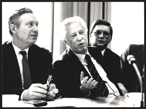 Fotografie igor Saizew & Viktor Samjatin geben Pressekonferenz zu den Kulturtagen der UdSSR in Mannheim 1985