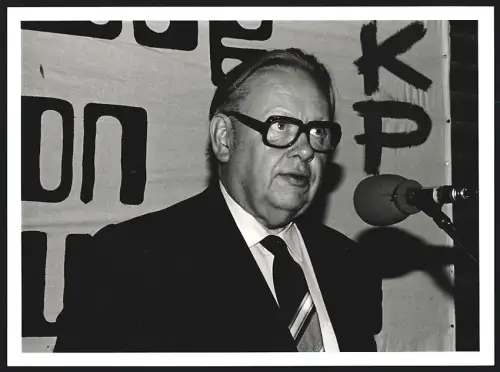 Fotografie Portrait Wadim Walentinowitsch Sagladin auf DKP Veranstaltung