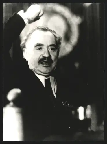 Fotografie Portrait Georgi Dimotroff hält eine reissende Rede