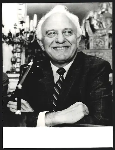 Fotografie Eduard Schewardnadse auf abschliessender Pressekonferenz zu den Abrüstungsverhandlungen mit Amerika 1987