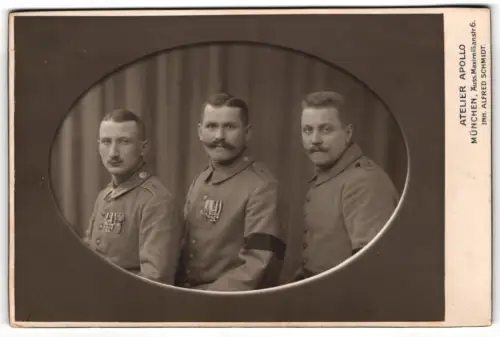 Fotografie Atelier Apollo, München, Äussere Maximilianstrasse 6, Drei Soldaten in Uniformen mit Ordenspangen