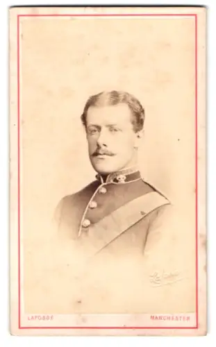 Fotografie Lafosse, Manchester, Gt. Ducie Street 91, Porträt eines Soldaten in Uniform
