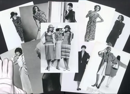 10 Fotografien Damenmode, Ensemble von Schiaparelli mit Blazer & Plisseerock, Geblümtes Wickelkleid von Therese Baumaire