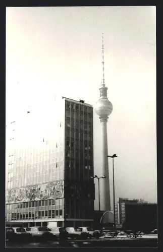 Fotografie Erna Feige, Berlin, Ansicht Berlin, Fernsehturm und Haus des Lehrers am Alexanderplatz