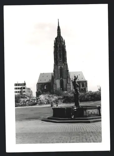 Fotografie unbekannter Fotograf, Ansicht Frankfurt / Main, Brunnen & Dom