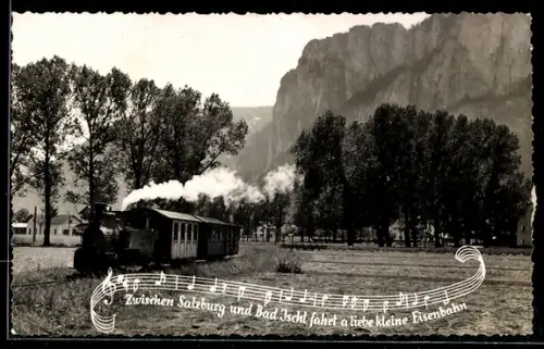 AK Bad Ischl, Zwischen Salzburg und Bad Ischl, Kleine Eisenbahn vor Felswand