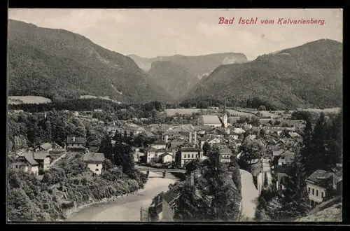 AK Bad Ischl, Ortspanorama vom Kalvarienberg mit Brücke und Kirche
