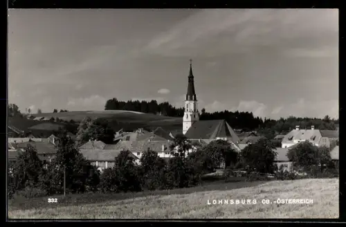 AK Lohnsburg /Ob. Öst., Ortspanorama mit Kirche