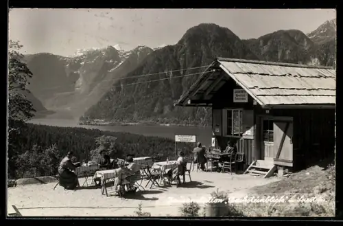 AK Bad Goisern am Hallstättersee, Sarstein, Jausenstation Dachsteinblick mit Gästen, See und Bergpanorama