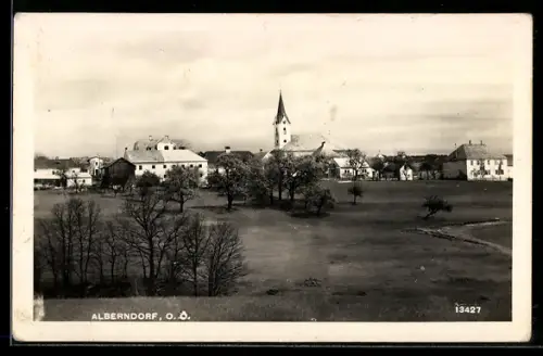 AK Alberndorf /O.Ö., Ortspanorama mit Kirche
