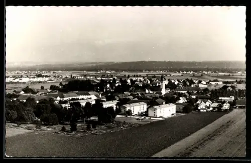 AK Hörsching, Panorama mit Kirche und Wohnhäusern