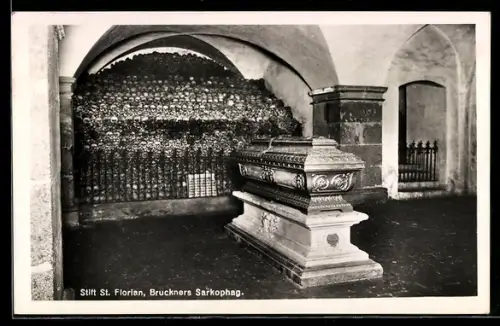 AK St. Florian, Bruckners Sarkophag im Stift