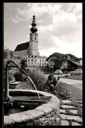 AK Waldzell /Ob. Öst., Brunnen und Kirche mit Ortsansicht