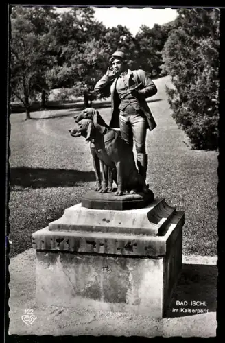 AK Bad Ischl, Kaiserpark, Statue Wanderer mit Hunden