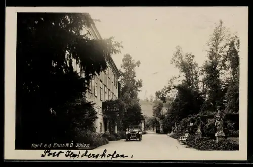 AK Haidershofen a. d. Enns, Schloss mit Strassenpartie