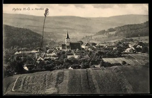 AK Pyhra /N.-Ö., Teilansicht mit Kirche von Norden