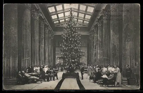 AK Wien, Militär-Krankenanstalt im Reichsrats-Gebäude, Grosser Tagraum mit Weihnachtsbaum, Innenansicht