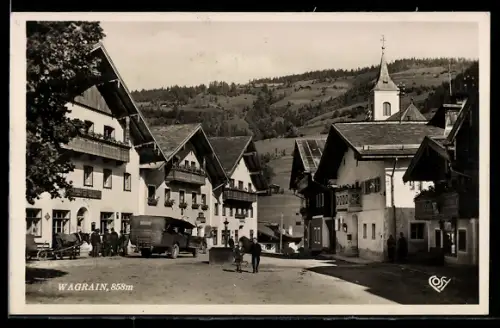 AK Wagrain, Strasse mit Kirche und Bergpanorama