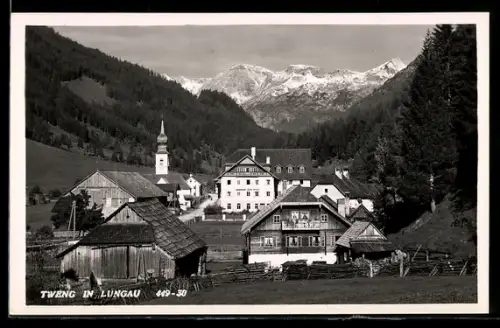 AK Tweng in Lungau, Dorf mit Kirche, Bauernhäusern und Bergpanorama