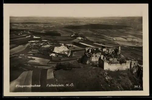 AK Falkenstein /N.-Ö., Fliegeraufnahme mit Burgruine