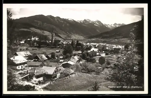 AK Radstadt /Salzburg, Ortsansicht mit Bergpanorama