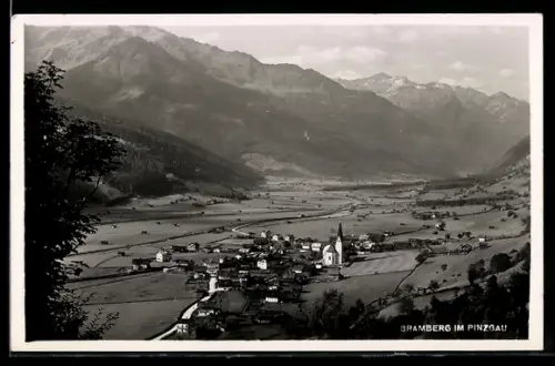 AK Bramberg im Pinzgau, Dorf mit Kirche und Bergpanorama