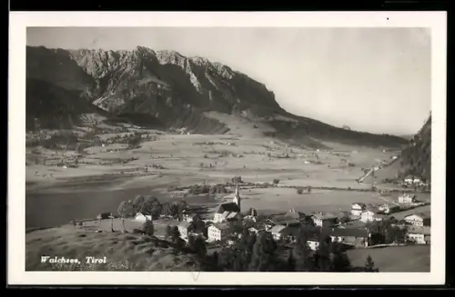 AK Walchsee /Tirol, Panorama mit Kirche und Gebirgspanorama