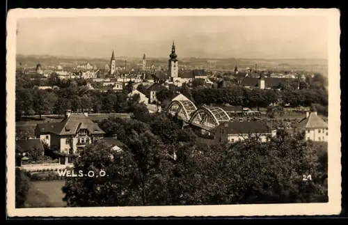 AK Wels /O. Ö., Panorama mit Brücke und Kirchturm