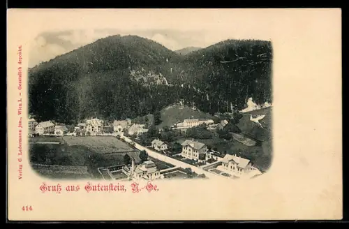AK Gutenstein /N.-Öe., Panorama mit Ort und bewaldeten Bergen