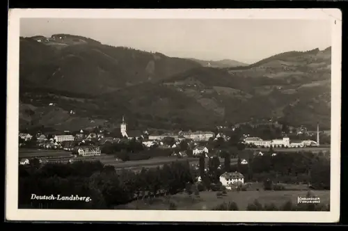 AK Deutsch-Landsberg, Panorama mit Kirche und Bergkulisse