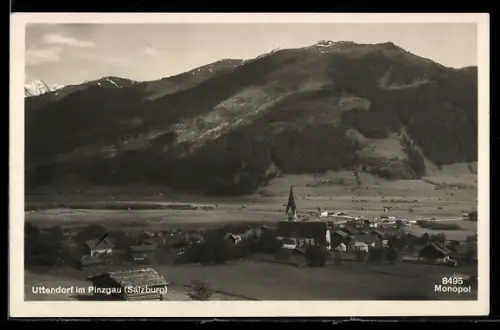 AK Uttendorf im Pinzgau, Panorama mit Kirche und Bergen