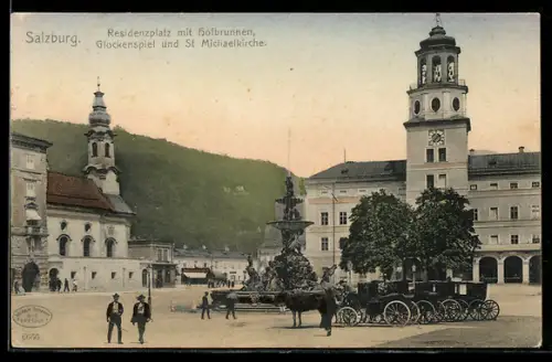 AK Salzburg, Residenzplatz mit Hofbrunnen, Glockenspiel und St. Michaelkirche