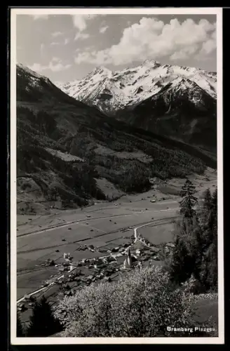 AK Bramberg /Pinzgau, Dorfansicht mit Kirche und Bergpanorama