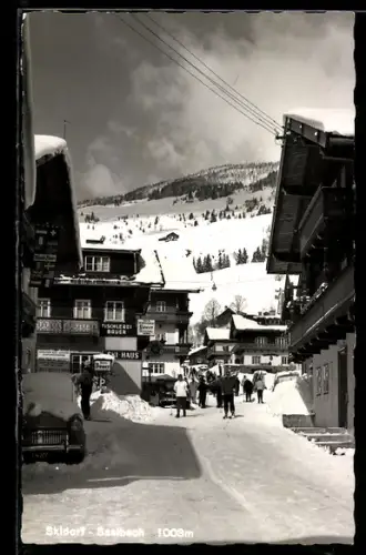 AK Saalbach, Strassenpartie und Bergpanorama